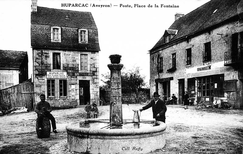HUPARCAC (Aveyron) - Poste, Place de la Fontaine [sic pour HUPARLAC] 